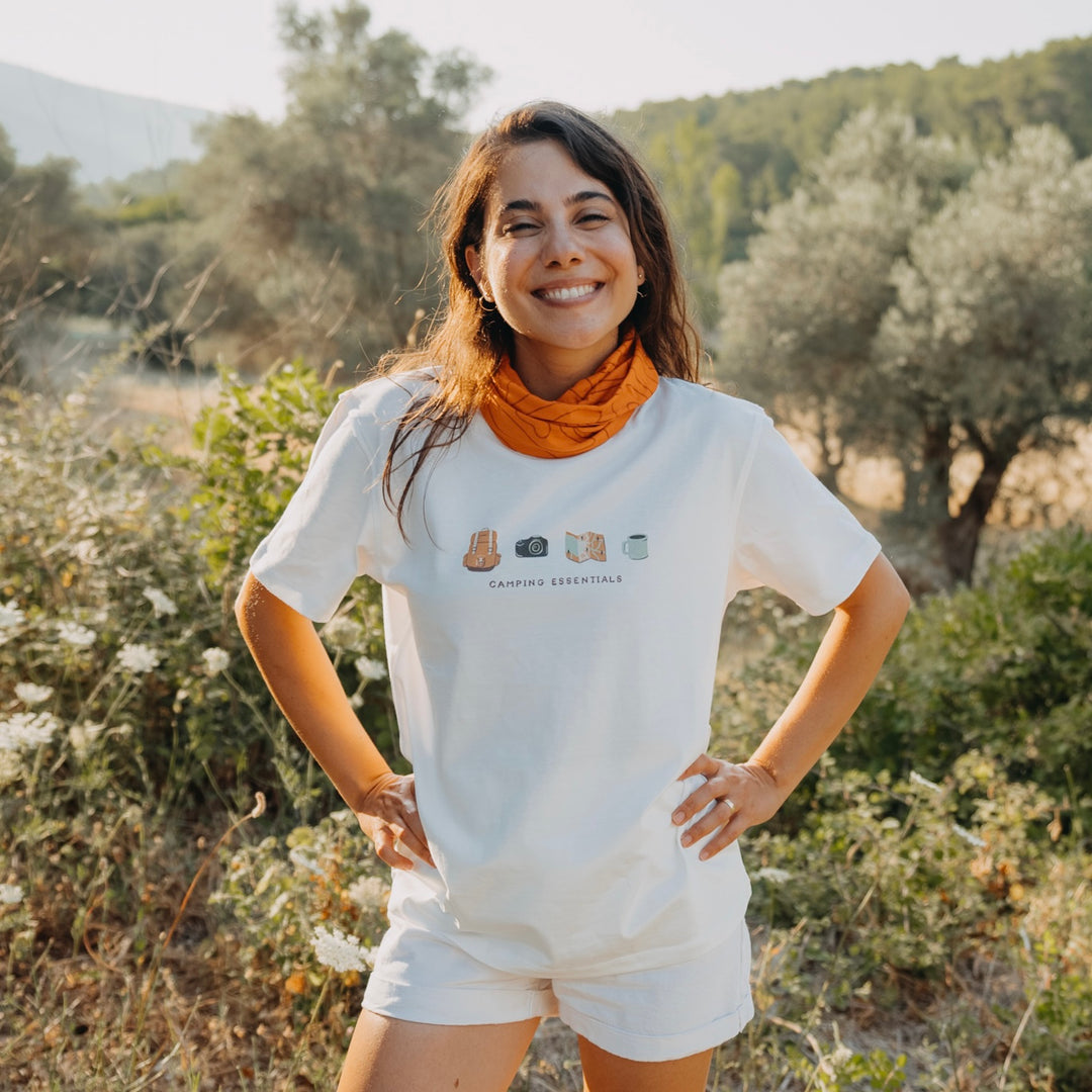 Camping Essentials Tshirt - Antik Beyaz